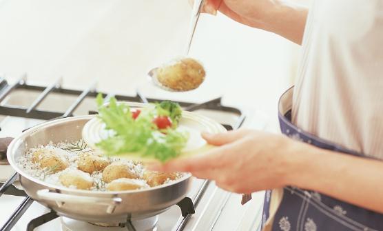 错误的烹调方法食物营养会流失 留住食物营养的妙招-八凡集