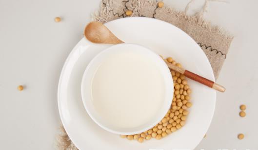 女人每天喝豆浆对身体的好处 有4类人不适宜喝豆浆-八凡集