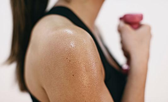 三伏天运动大汗淋漓好不好 三伏天如何去除身体湿寒湿气-八凡集