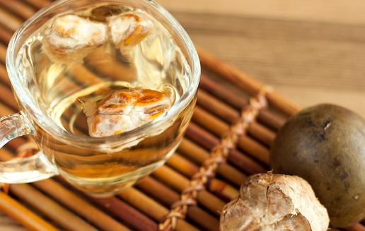 罗汉果泡水放几个比较好 罗汉果壳泡水喝有什么好处-八凡集