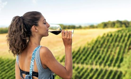 喝葡萄酒的8大好处 但需注意5个雷区-八凡集