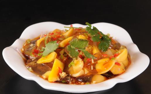 不粘刀切出美观皮蛋的窍门 轻松切出漂亮的皮蛋-八凡集