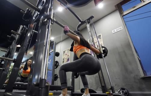 每天100个深蹲俯卧撑 一年后会有怎样的改变