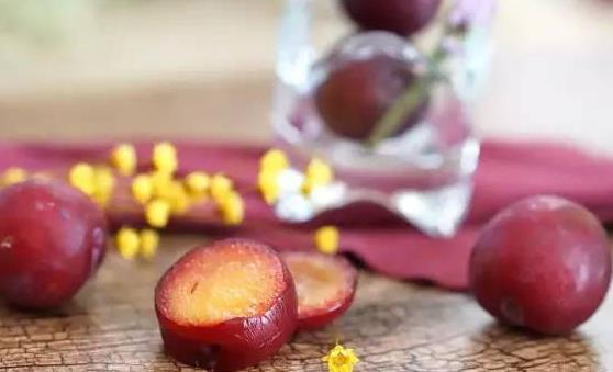 李子利水清肝促进消化 关于吃李子的禁忌-八凡集