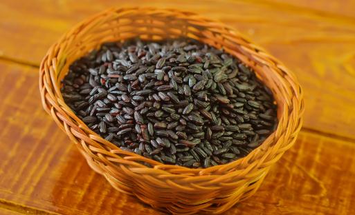 黑米一天吃多少为宜 黑米怎么吃才可以发挥它的功效-八凡集