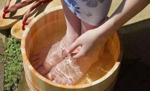 泡脚有助于防治呼吸道炎症 泡脚的八个好处-八凡集