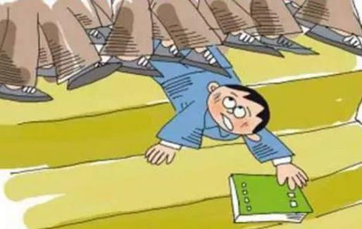 人流量大的公共场所发生踩踏事件 踩踏逃生全攻略-八凡集