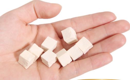 茯苓有酸味和没酸味的哪个好 茯苓泡水变黑还能吃吗-八凡集