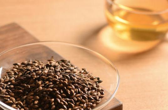 喝大麦茶能减肥吗 为什么能减肥 哪些时候不宜喝大麦茶-八凡集