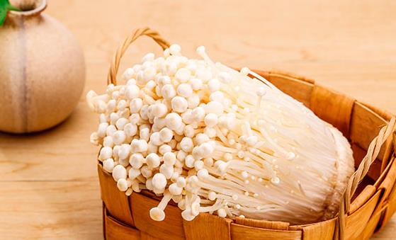 金针菇好吃的七种家常做法 金针菇番茄汤香浓鲜美-八凡集