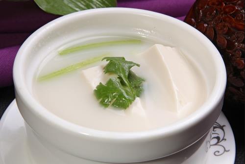 夏季补水就喝养生汤 有菜有肉有豆腐预防中暑-八凡集