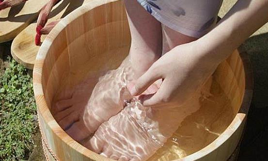 体内一直湿气重出现健康问题 排湿祛湿推荐六种方法-八凡集