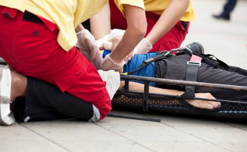 身体着火泼冷水皮肤会爆裂 关于急救你不知道的事-八凡集