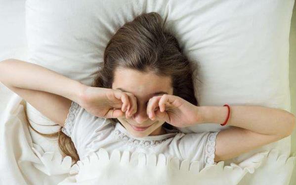 早起3不要，睡前4远离，不要着急起床，要吃早餐，远离熬夜-八凡集