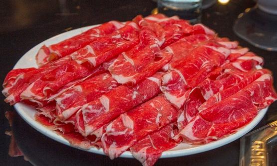 火锅是冬季家庭聚餐的宠儿 在家健康吃火锅的妙招-八凡集