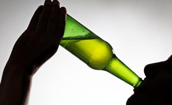 长期酗酒给身体带来10大危害 推荐四种中医戒酒方-八凡集