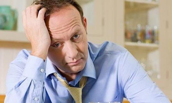 喝酒后会头痛的原因 酒后头疼喝杯橙汁解毒又解渴-八凡集