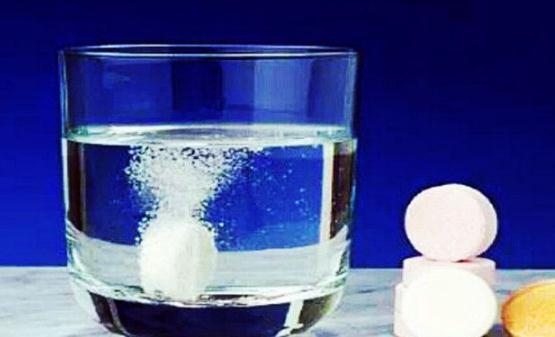 VC片的作用和功效 服用维c泡腾片的注意事项-八凡集