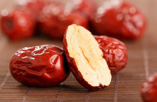 爱吃红枣的人要注意 吃红枣的时间选错相当于吃毒药-八凡集