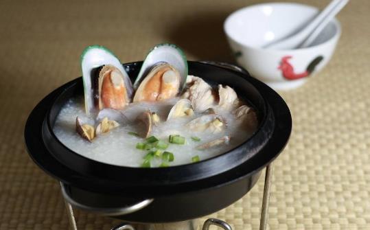 油锅中有杂质如何清洗?