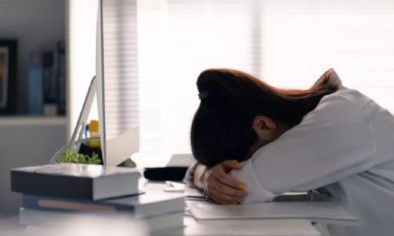 午睡能振奋精神增强记忆力 正确的午睡姿势对健康会更好-八凡集