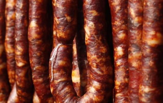 晒香肠可以开风扇吹干吗 香肠晒好后怎么保存-八凡集