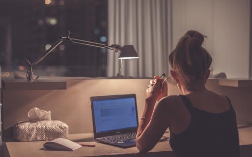 熬夜损害身体 熬夜补救从内外两个方面做起-八凡集