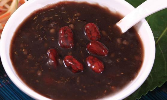 黑米粥的功效与作用 煮出好喝的黑米粥妙招-八凡集