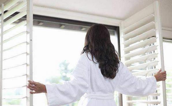 新型冠状病毒可以开窗通风吗 开窗通风病毒会进来吗 什么时候开窗-八凡集