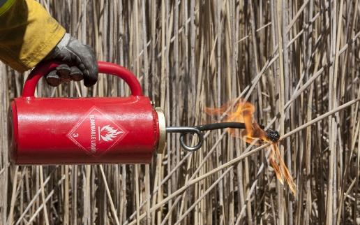火灾防范及自救逃生常识 防火与自救临危不乱-八凡集