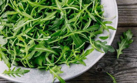 常吃荠菜的8大好处 清爽炒荠菜平肝清热降压去脂-八凡集