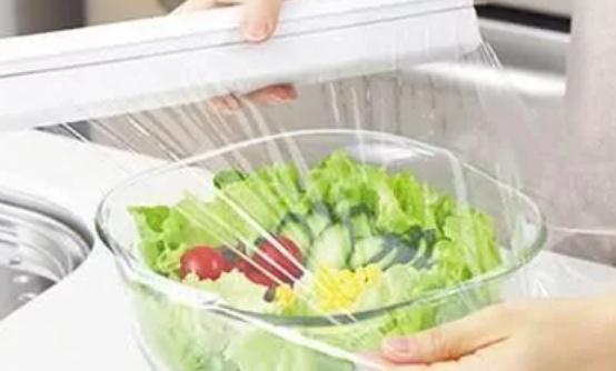 用保鲜膜来保护食物 保鲜膜的正确使用方法-八凡集
