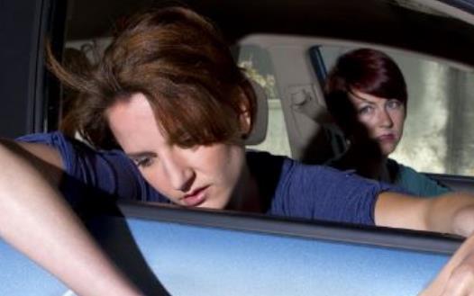 缓解晕车的八个小偏方 让你更好的享受旅途-八凡集