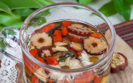 红枣枸杞泡水喝补血养颜健脾益胃 五类人不适合喝-八凡集