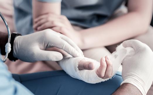 磕磕碰碰划伤皮肤 外伤用药使用注意事项-八凡集