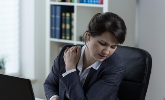 久坐不动有哪些危害 久坐族该如何保持健康-八凡集