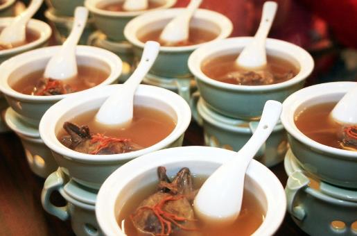 春季润肺汤女人要常喝 快来学学润肺汤的做法-八凡集