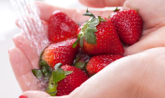 如何消除蔬菜水果中的残留农药 让家里的果蔬吃起来更健康-八凡集