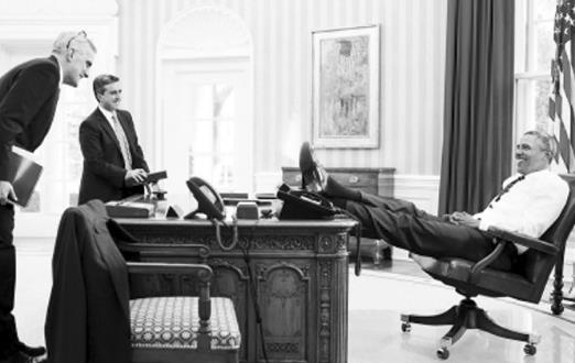 看似简单的跷二郎腿 和身体舒服感心理习惯都有关系-八凡集