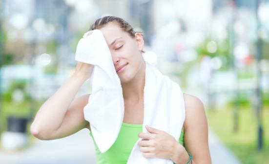 经常出汗也是病 4种疾病可引起多汗症-八凡集