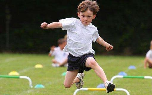 幼儿运动应有科学的指导性 选择适合孩子的运动-八凡集