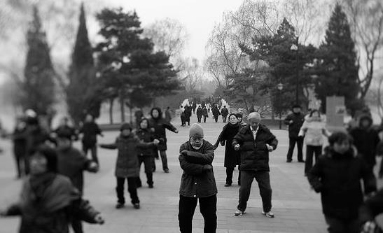 老人晨练七大注意事项 天天锻炼不科学-八凡集