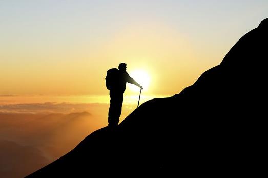 骨科专家称:爬楼爬山是最笨的运动 膝盖磨损严重-八凡集