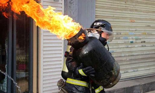 煤气罐使用年限到底是8年还是15年 煤气罐超过年限使用有什么后果-八凡集