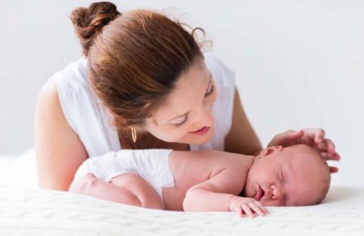 逗宝宝玩千万不要经常做的动作 小心这样伤害到宝宝-八凡集