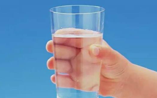 冬季补水 缺水的白领上班族补水方法-八凡集