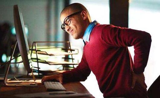 白领长时间的久坐腰部疼痛 改善久坐腰疼的方法-八凡集