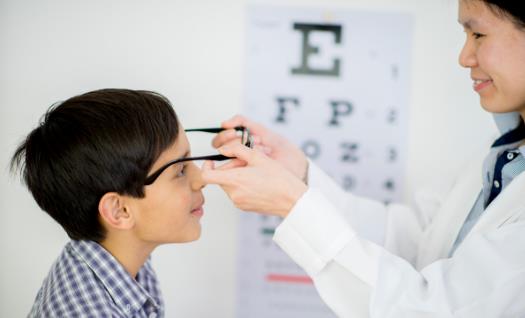 预防儿童近视警惕糖分的过多摄取 多以清淡食物为主-八凡集