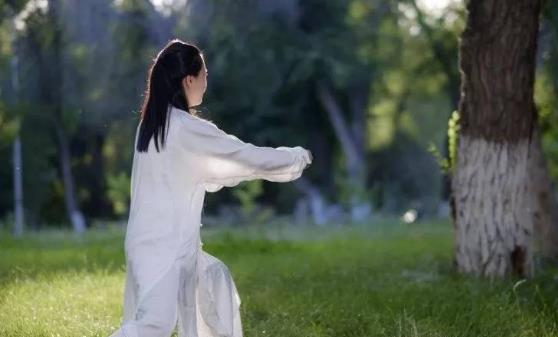 老人适当运动的好处 适合老年人的五项运动-八凡集