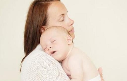 宝宝多大可以竖着抱 抱宝宝的正确姿势揭秘-八凡集
